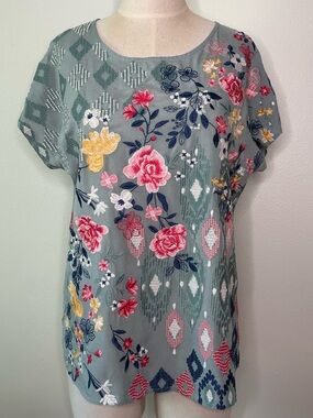Savanna Jane Green size Small green embroidered top with cap sleeves.